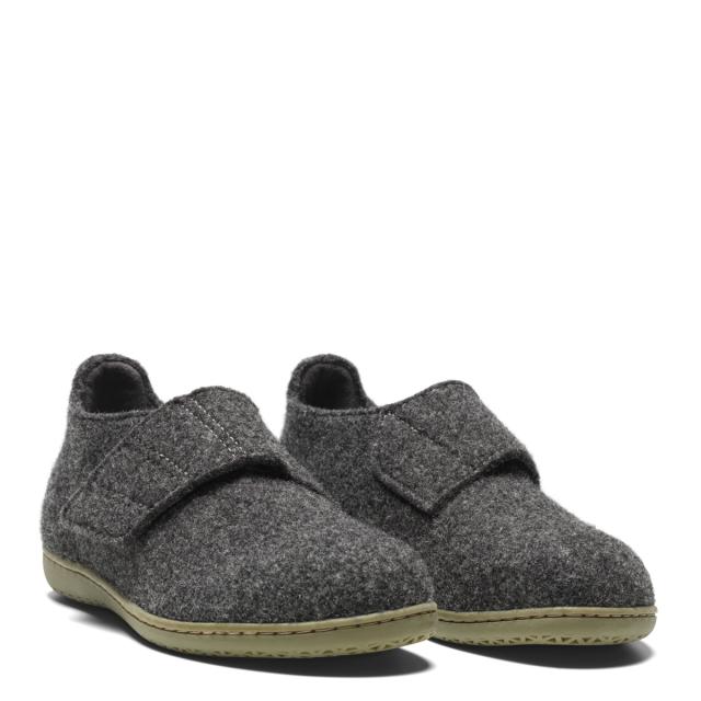 Indoor shoes with heel cap and velcro closure for women
