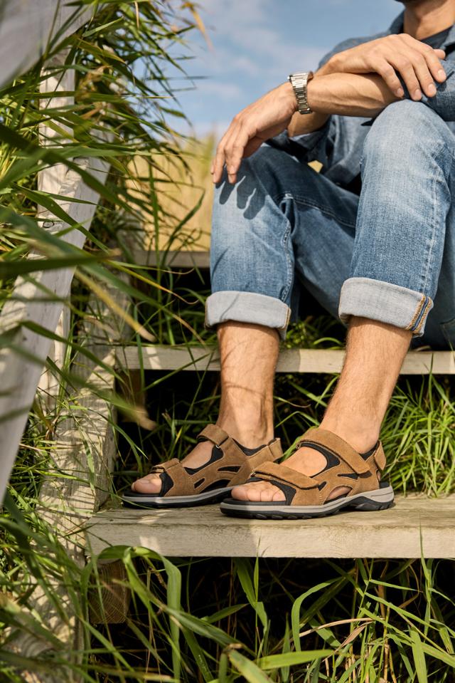 Sporty herresandal med regulerbare velcroremme
