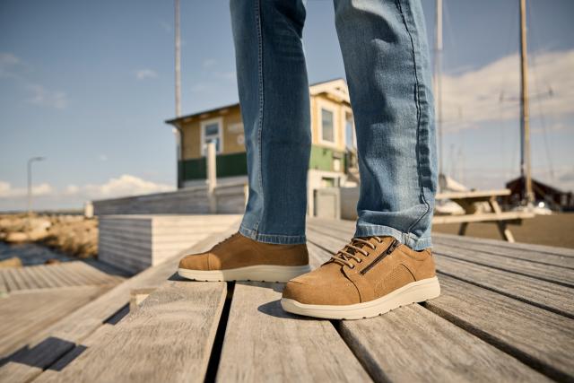 Sporty herresko med snøre og lynlås