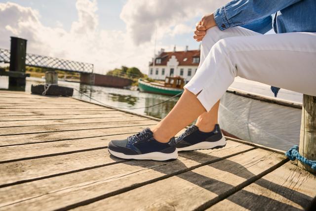 Sporty snøresko med lynlås - til damer