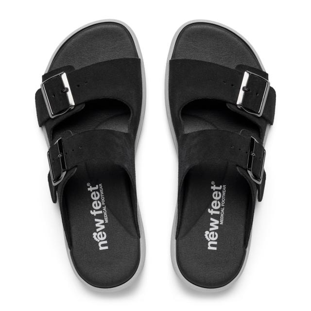 Slipper med sporty ydersål og to regulerbare spænder